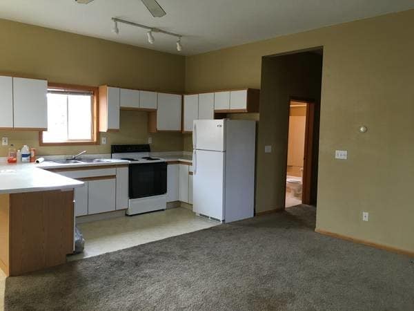 Building Photo - 1210 E 2nd St