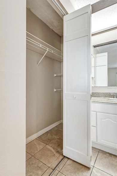 Building Photo - 2833 Orange Tree Cir N