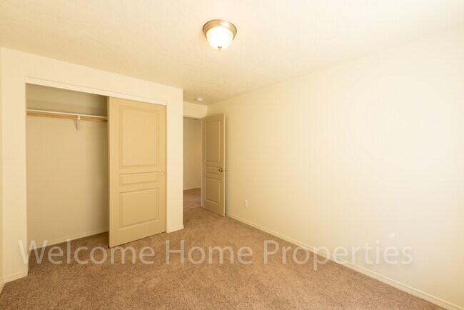 Building Photo - Beautiful Home