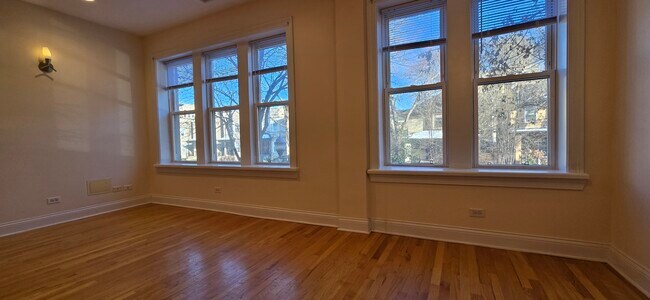 Building Photo - 6812 N Wayne Ave