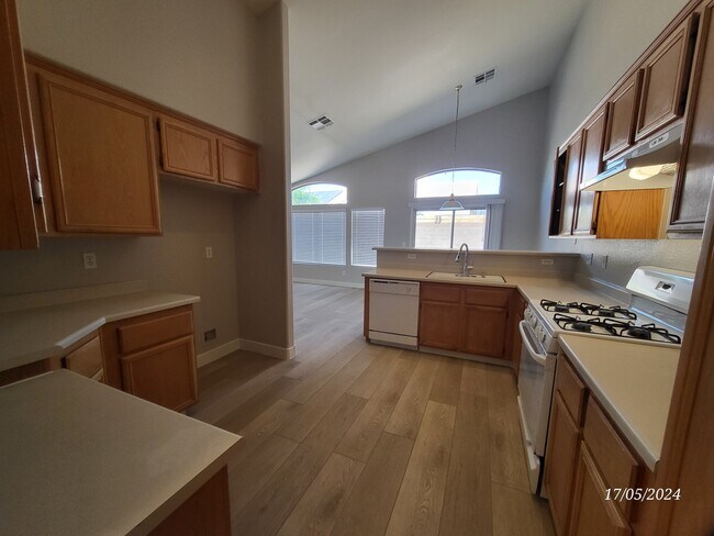 Building Photo - 2817 N Porcupine Flat St