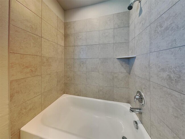 Building Photo - 5124 Saddle Clb Dr