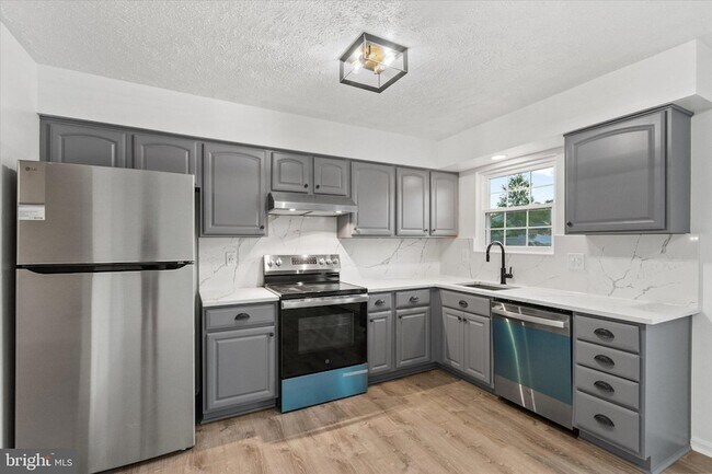 Building Photo - 841 Briar Ct
