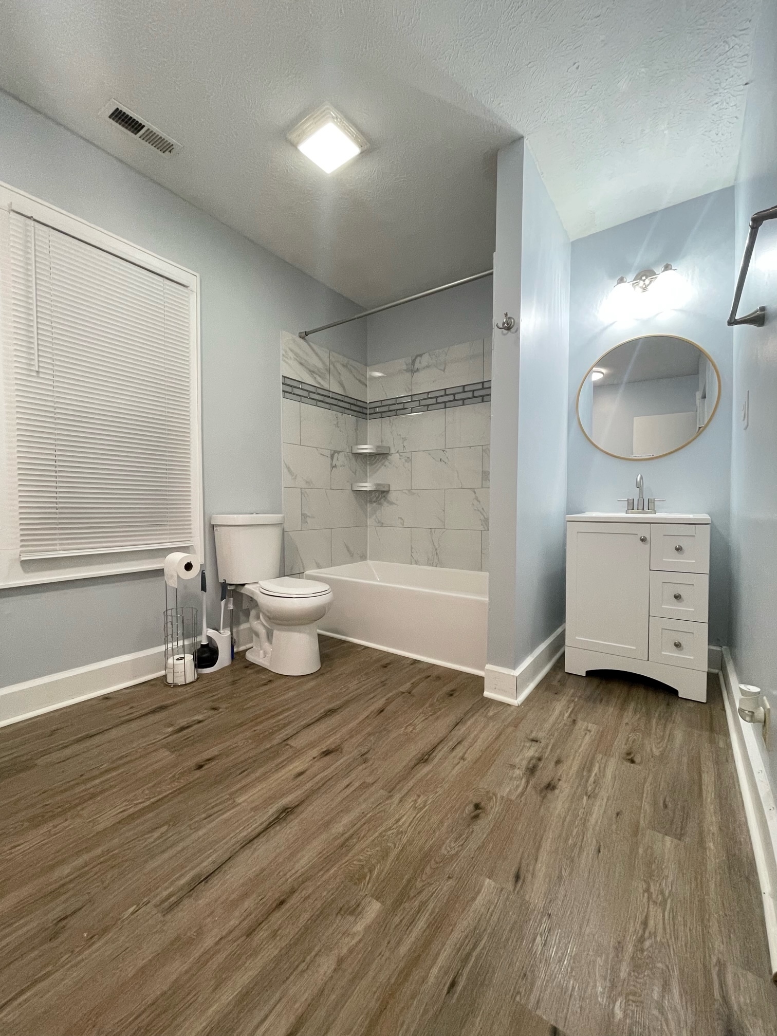 Large bathroom space. - 3150 S Lyons Ave