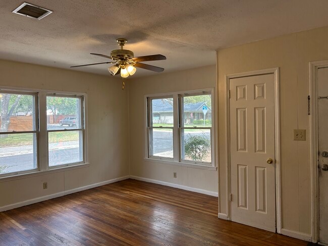 Primary Photo - 1802 Vine St