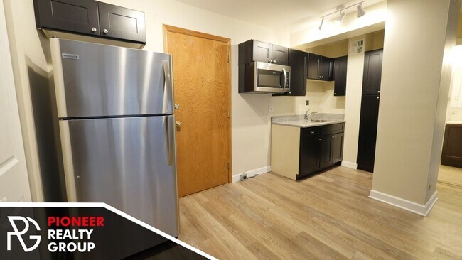 Building Photo - 4180 N Marine Dr