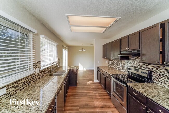 Building Photo - 7613 Forest Vale