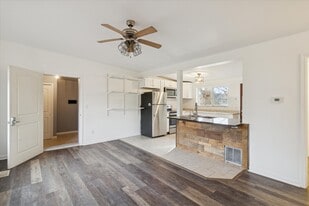 Building Photo - 671 W Clark Rd