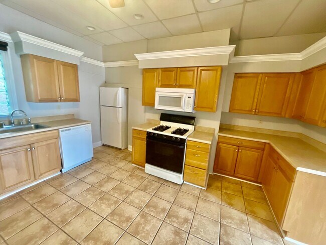 Building Photo - 3 Bed 1.5 Bath- Southside Pittsburgh PA