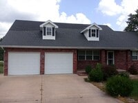 Building Photo - Spacious 4 Bedroom, 2.5 Bathroom Home Located in Northern Heights Estates
