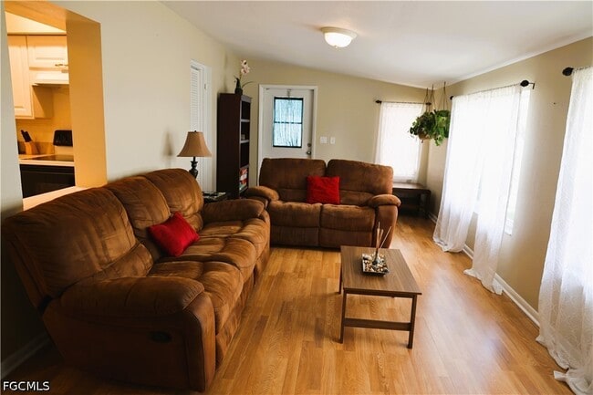 Building Photo - 21380 Edgewater Dr