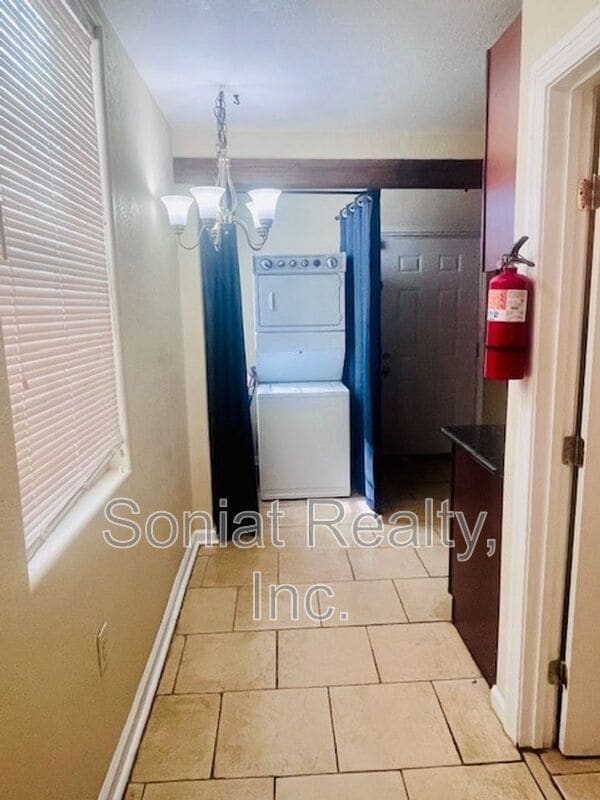 Building Photo - 1403 Port St