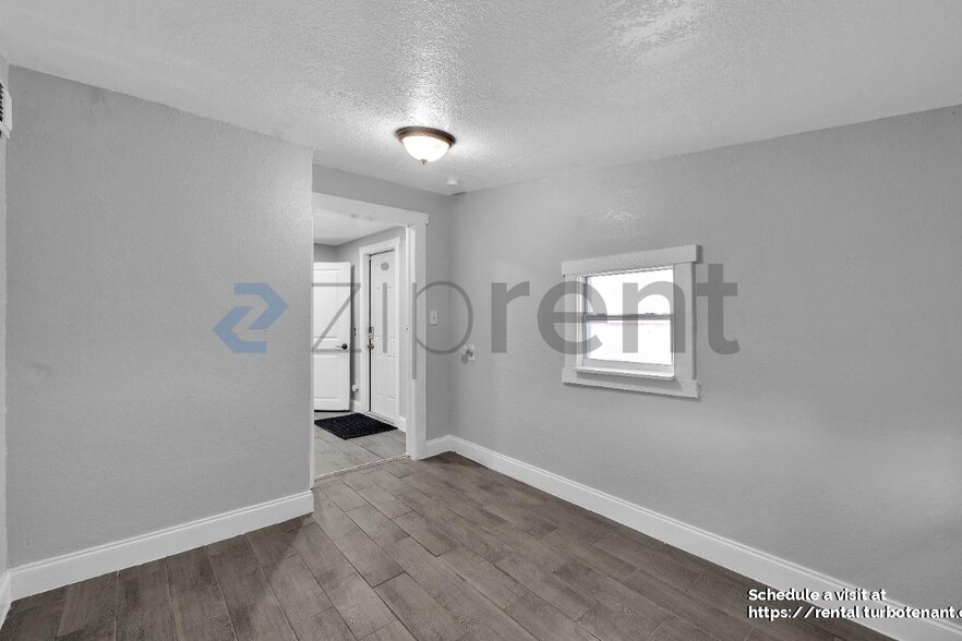 Building Photo - 9402 N 16th St