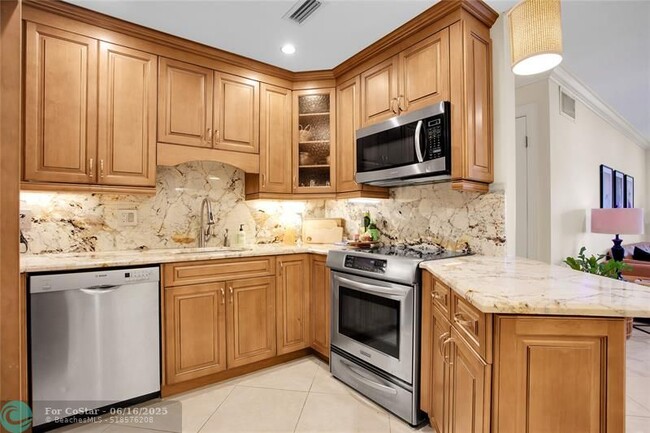 Building Photo - 6253 Bay Club Dr