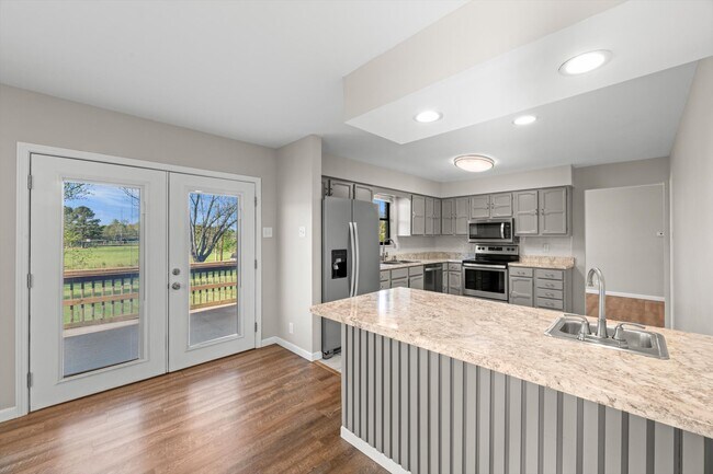 Building Photo - 3047 Staffordshire Blvd