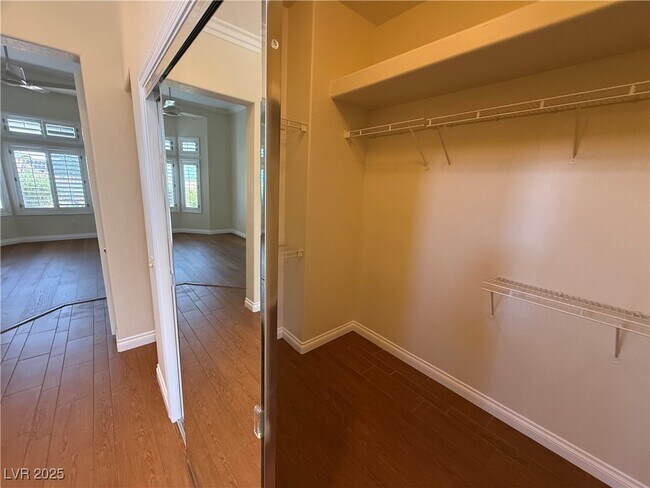 Building Photo - 10513 Longwood Dr