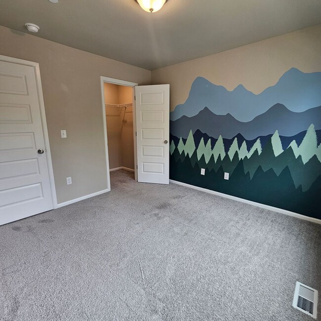 Building Photo - Beautiful 4-Bedroom Home with Spacious Loft, Fenced Yard & More!