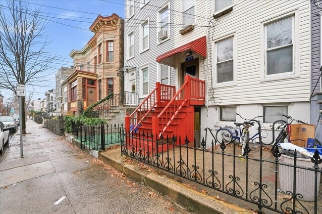 Building Photo - 155a Sherman Ave