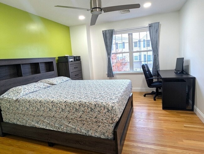 Building Photo - 1284 County St