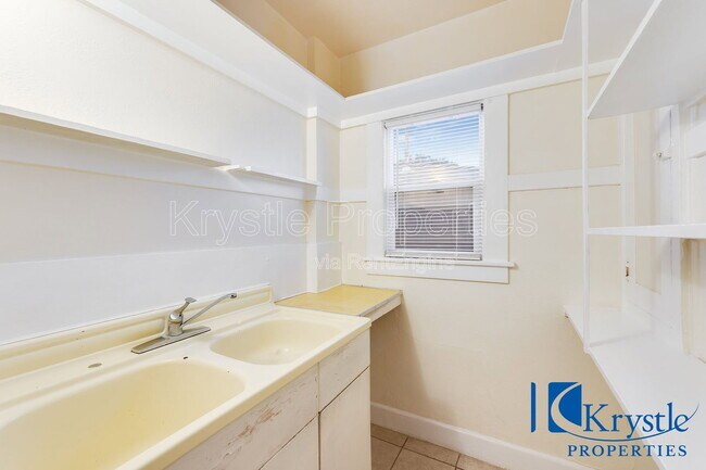 Building Photo - 1117 Sutter St