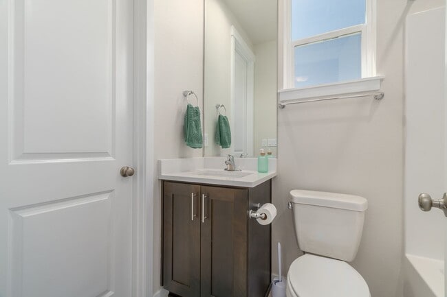 Building Photo - Gorgeous Home with a view!! Available Now!!
