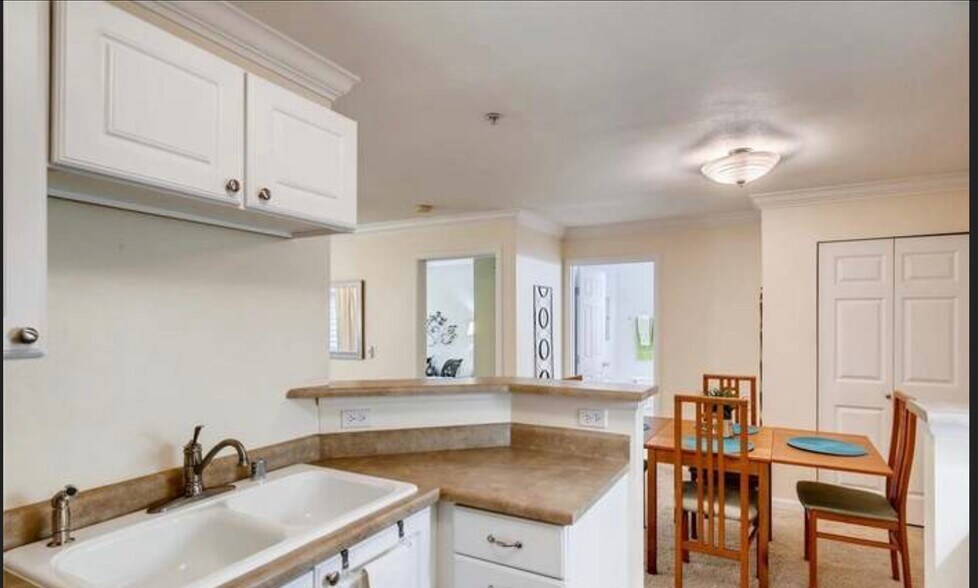 Building Photo - 33020 10th Ave SW