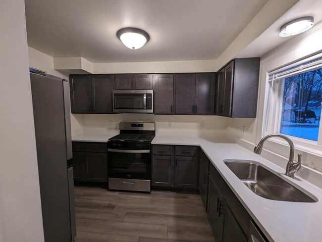 Building Photo - 622 S Woodland Ave