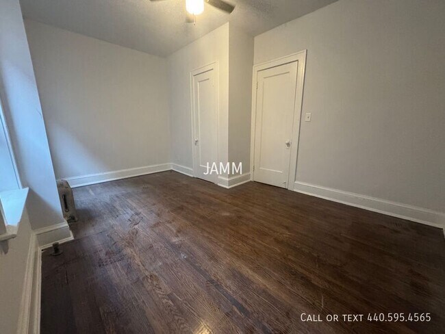 Building Photo - 2773 Hampshire-Unit 4