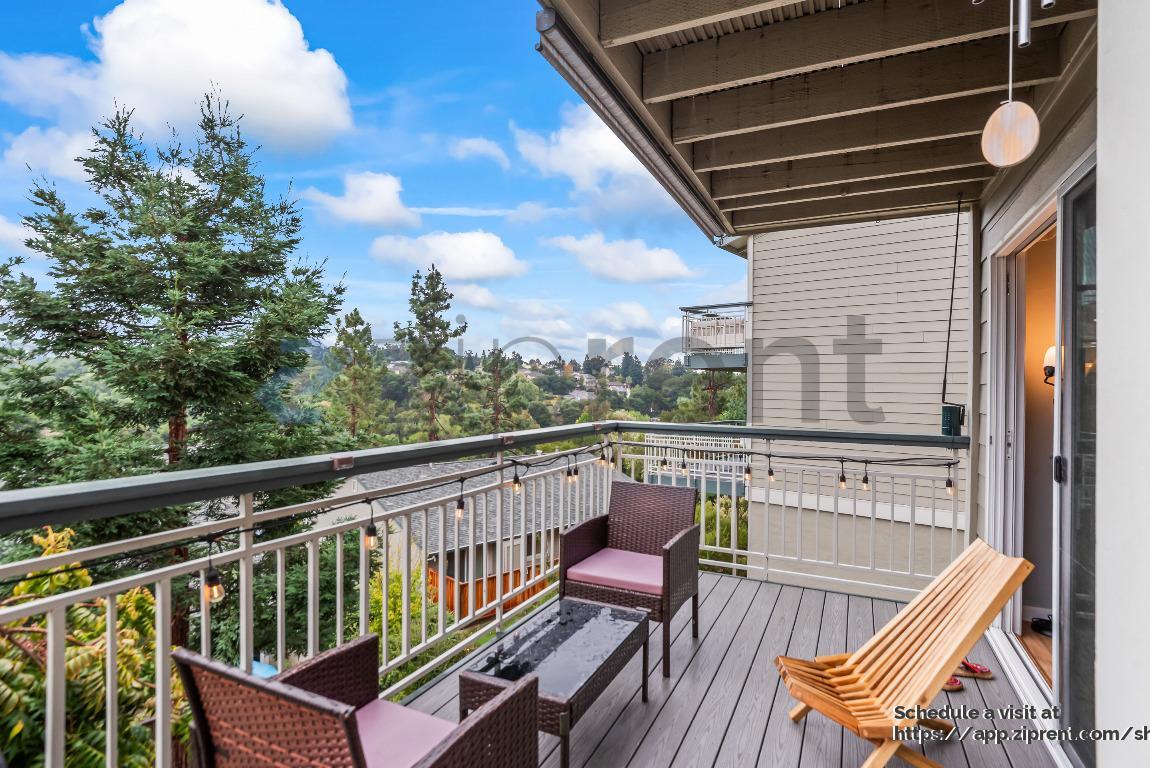 Building Photo - 25071 Oakridge Ct