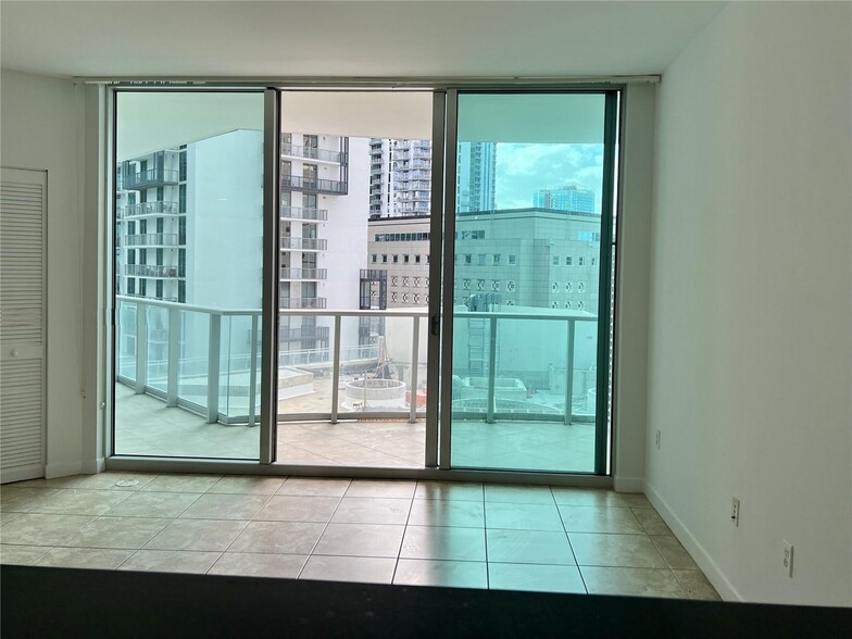 Building Photo - 300 S Biscayne Blvd