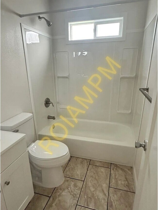 Building Photo - 217/221 Oregon Street