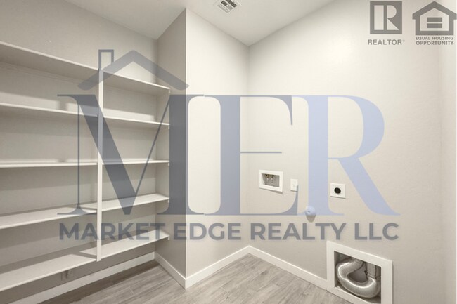 Building Photo - 3Bed/2Bath Home at I-17/Carefree Hwy! $2195 MOVE-IN SPECIAL! Ready for Immediate Move-In!