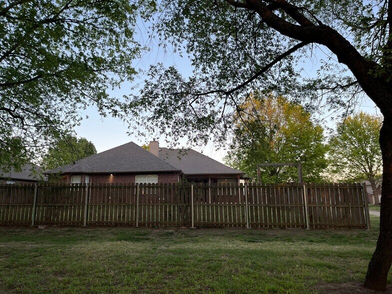 Building Photo - 4308 S Walnut Ave