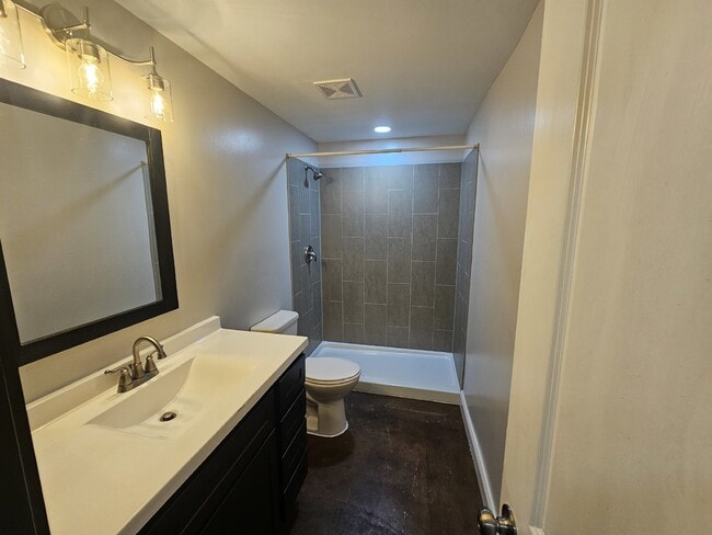 Building Photo - Wonderfully updated split foyer homes loca...