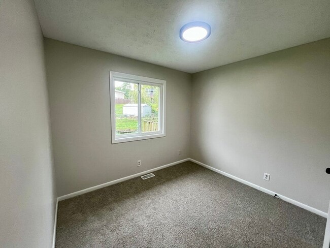 Building Photo - Move-In Ready Home with Stylish Upgrades i...