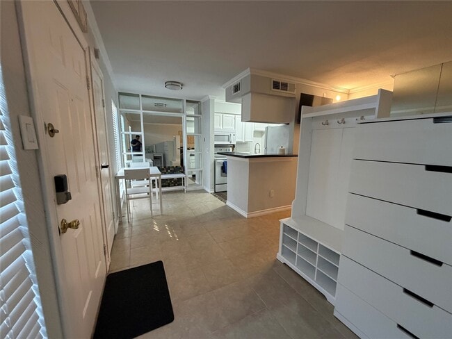 Building Photo - 2120 El Paseo St