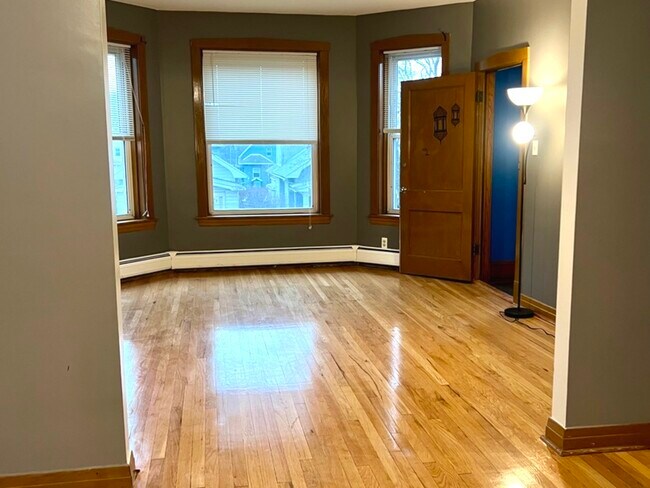 Building Photo - 5110 W Hutchinson St