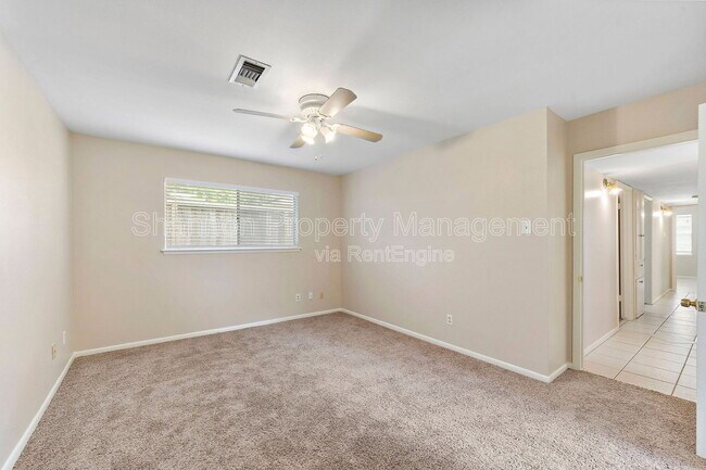 Building Photo - 5522 Ariel St