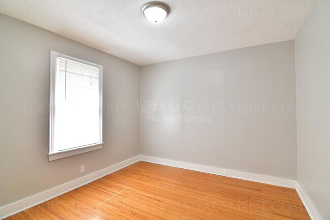 Building Photo - 1403 Sale Ave