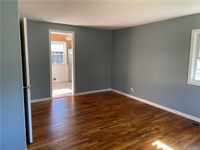 Building Photo - 213 Larkin Ct