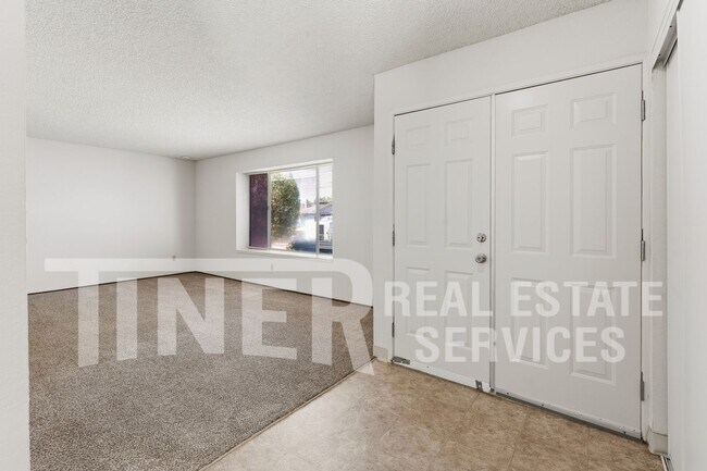 Building Photo - 10237 Country Way
