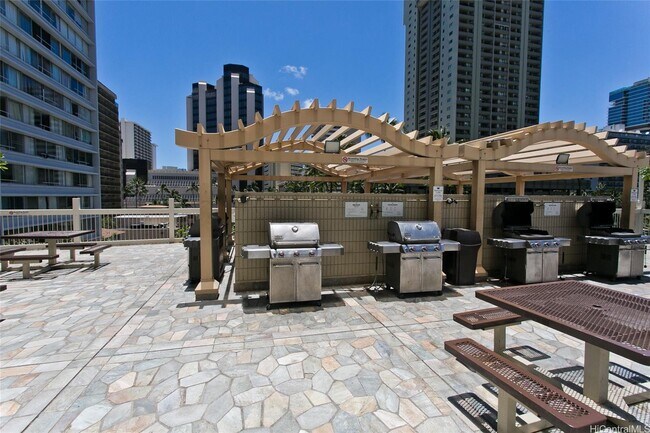 Building Photo - 445 Seaside Ave