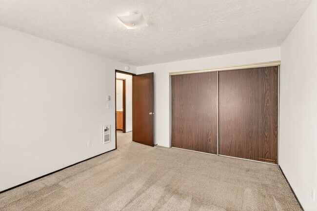 Building Photo - 4801 NE Killingsworth St