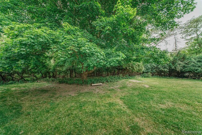 Building Photo - 21993 Riverview Dr