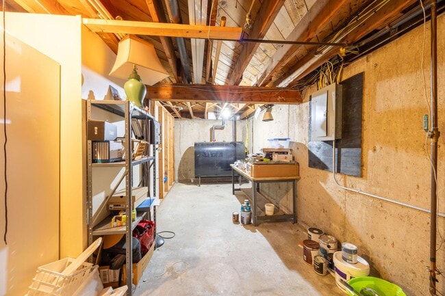 Building Photo - Charming 3-Bedroom Home in a Peaceful Neig...