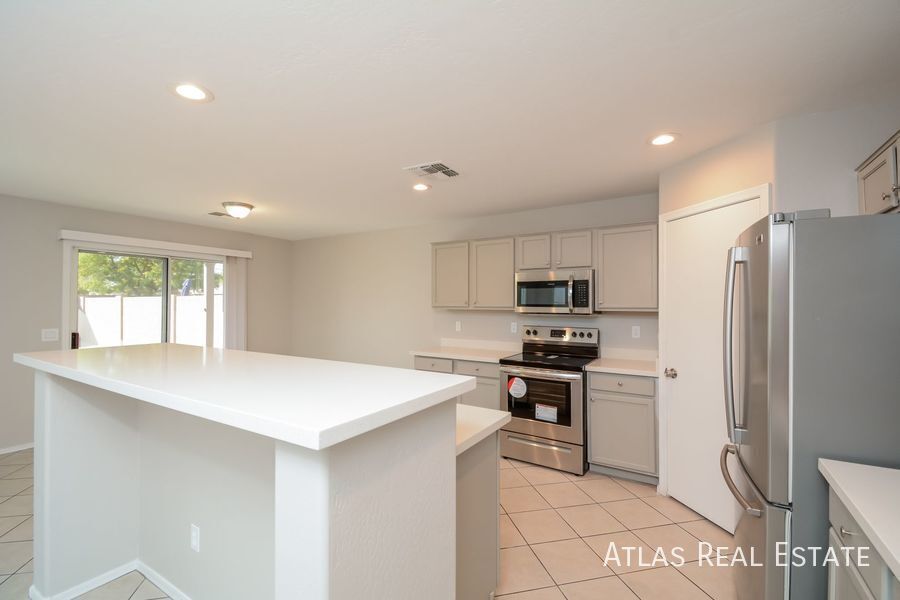 Building Photo - 11690 N 153rd Ave