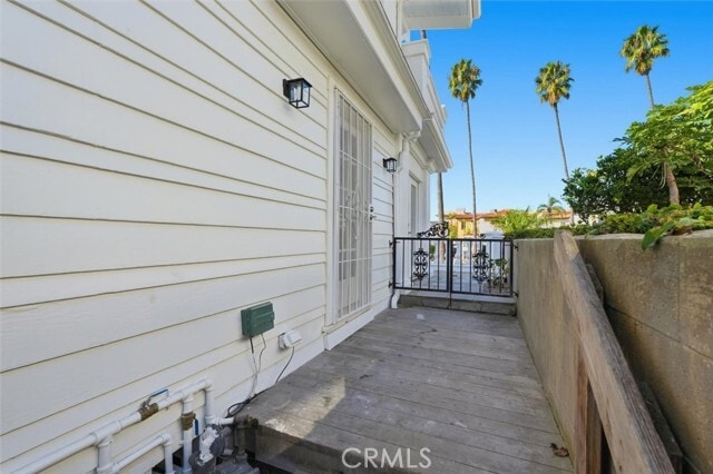 Building Photo - 720 S Catalina Ave