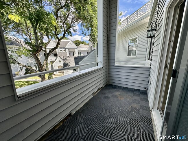 Building Photo - 267 Melba St