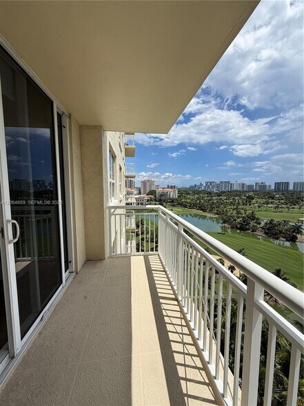 Building Photo - 19501 W Country Club Dr