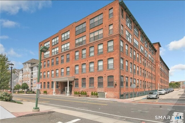 Building Photo - 145 Canal St E